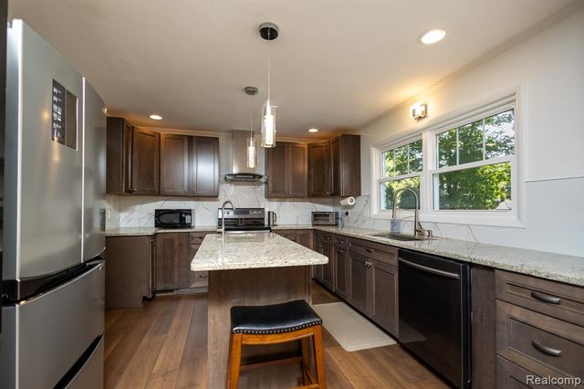 3665 Estates Drive, Troy, MI 48084