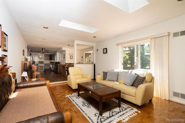 3665 Estates Drive, Troy, MI 48084