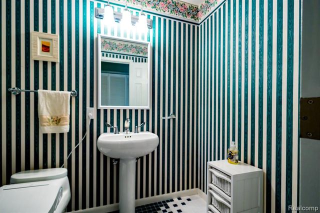 3665 Estates Drive, Troy, MI 48084