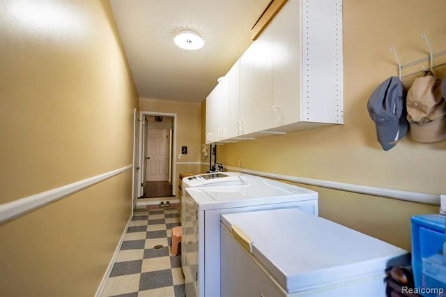 3665 Estates Drive, Troy, MI 48084