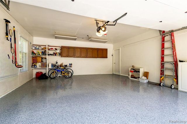 3665 Estates Drive, Troy, MI 48084