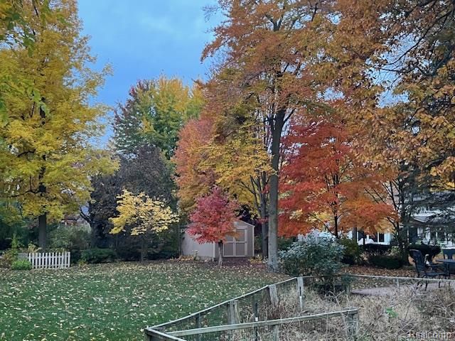 3665 Estates Drive, Troy, MI 48084