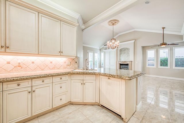 69 W Powers Avenue, Clovis, CA 93619