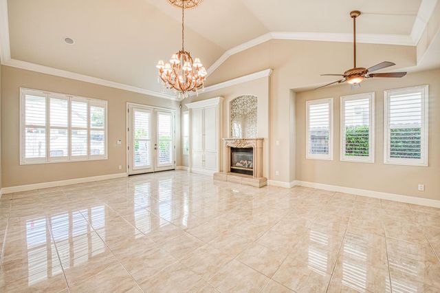 69 W Powers Avenue, Clovis, CA 93619