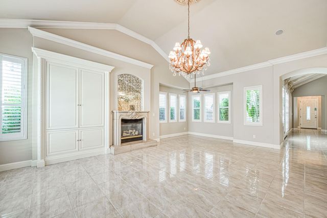 69 W Powers Avenue, Clovis, CA 93619