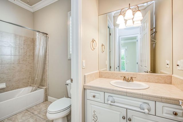 69 W Powers Avenue, Clovis, CA 93619