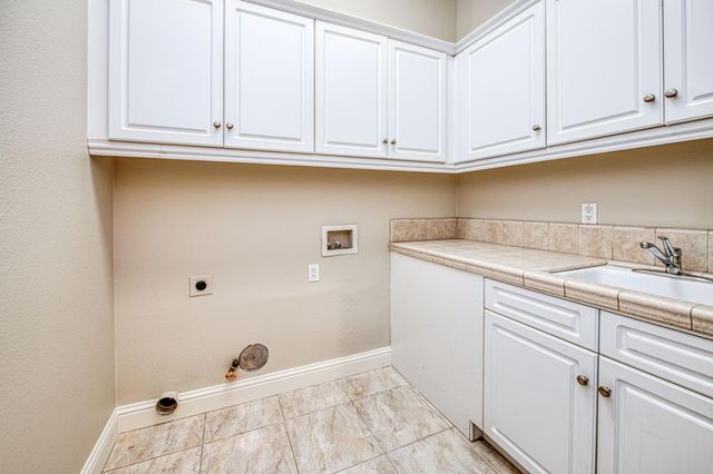 69 W Powers Avenue, Clovis, CA 93619