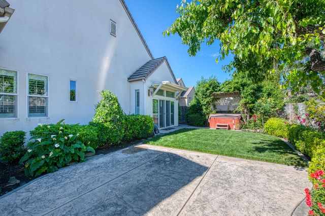 69 W Powers Avenue, Clovis, CA 93619