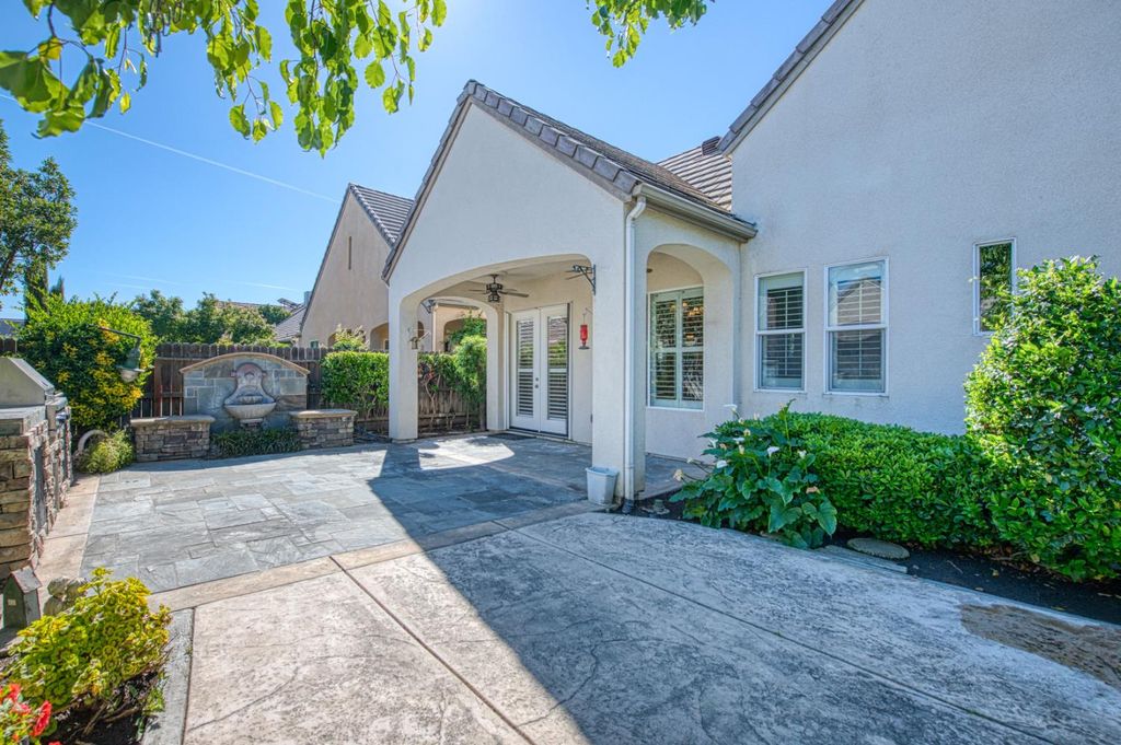 Image 40 of property listing at 69 W Powers Avenue, Clovis, CA 93619