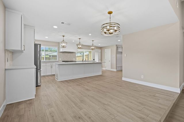 1912 Primrose Lane, Carrollton, TX 75007