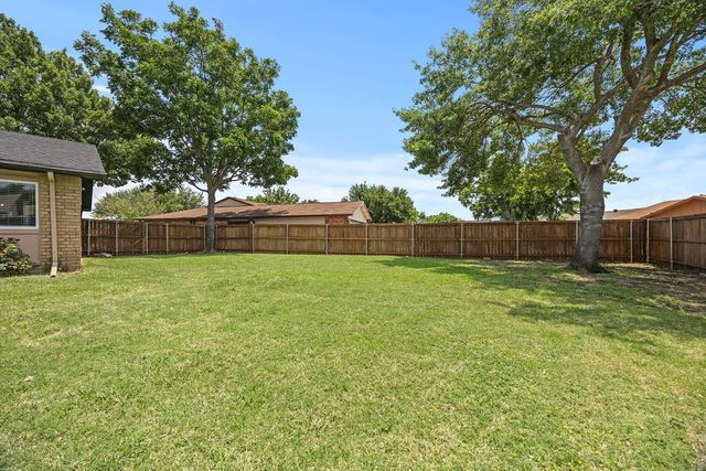 1912 Primrose Lane, Carrollton, TX 75007