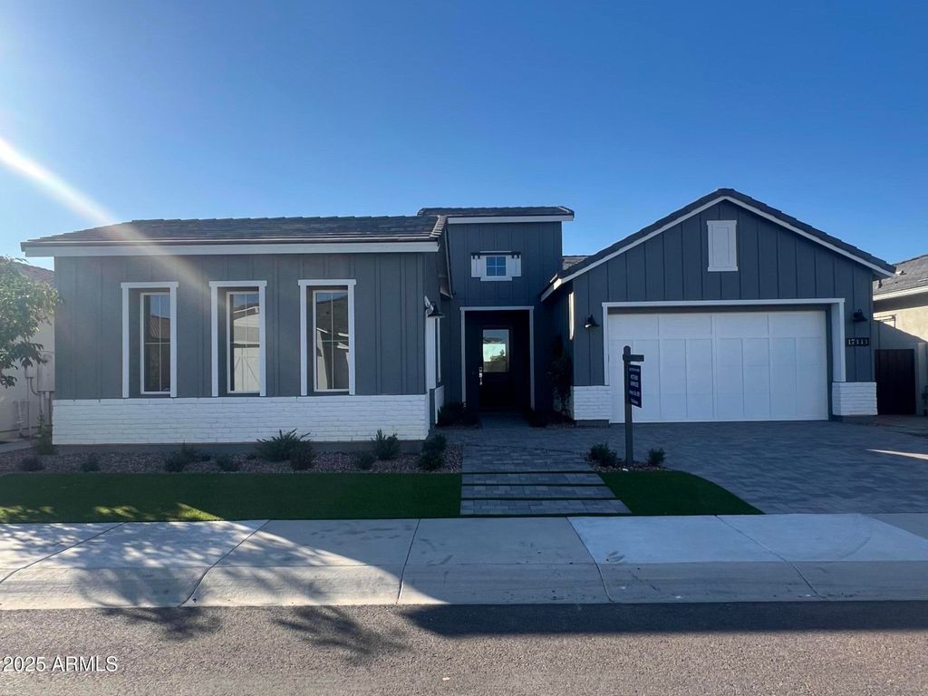 17443 W CARLISLE Drive, Surprise, AZ 85388