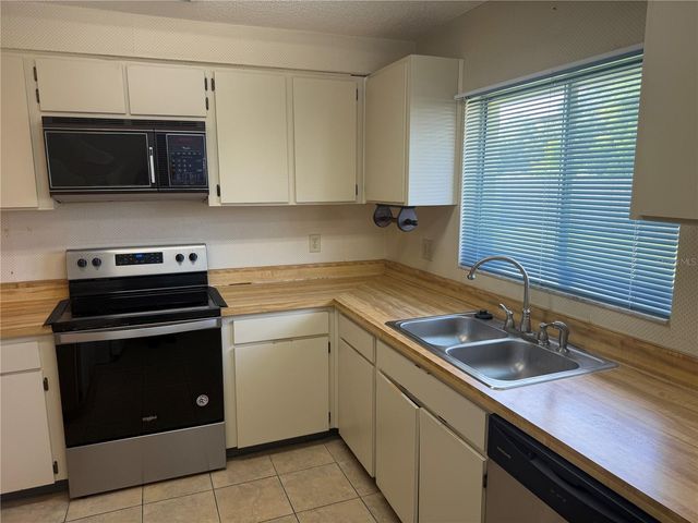 7131 HOLLOWELL DRIVE, Tampa, FL 33634