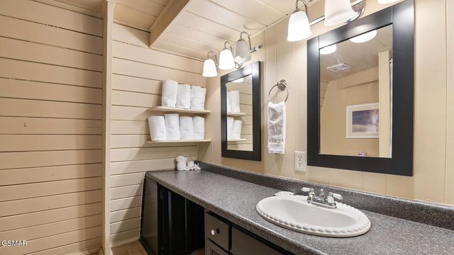 1336 S Baden Drive, Gatlinburg, TN 37738