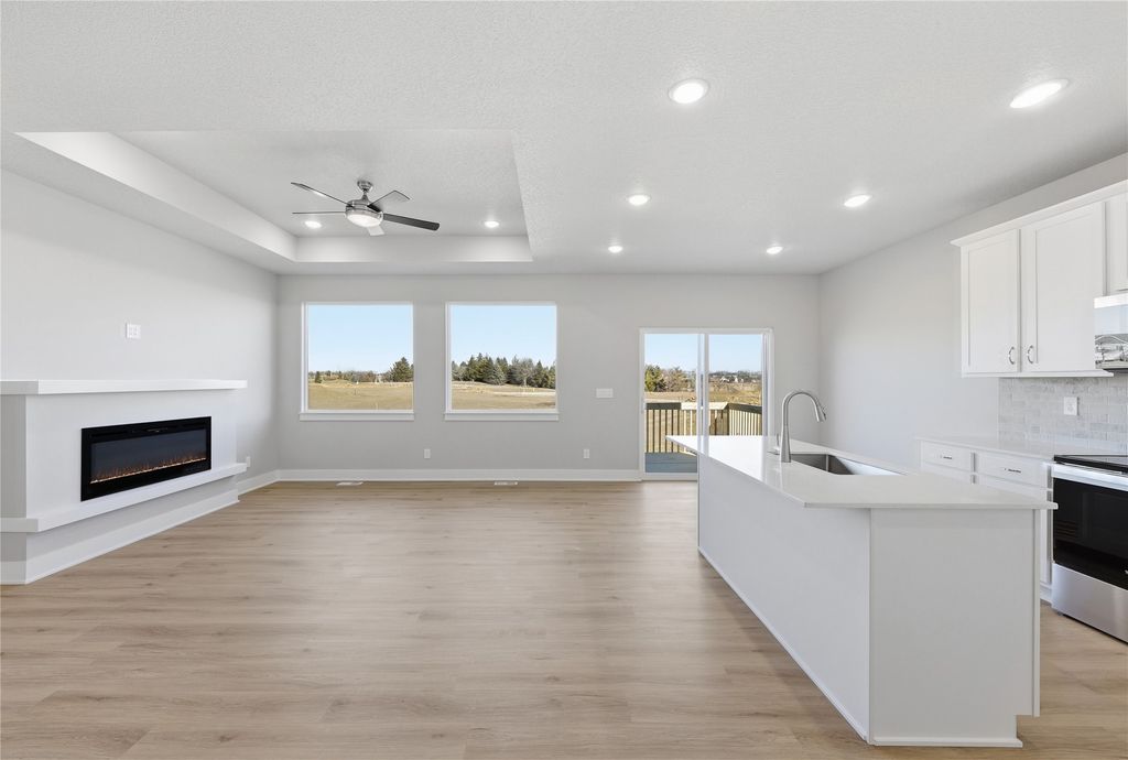 1458 S 91st Street, West Des Moines, IA 50266