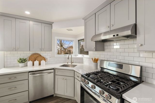 6023 35th Avenue SW, Seattle, WA 98126