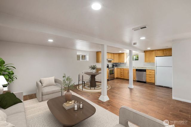 6023 35th Avenue SW, Seattle, WA 98126