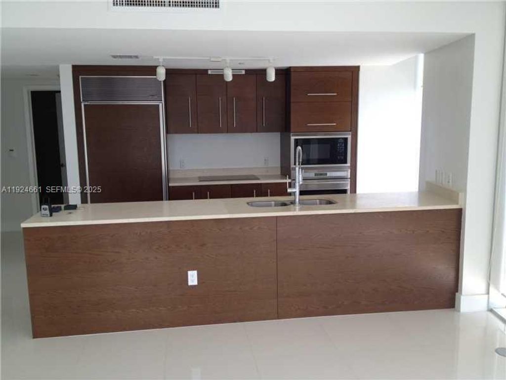 475 Brickell Ave 2415, Miami, FL 33131