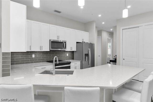 268 Indies DR E 202, Naples, FL 34114