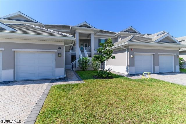 268 Indies DR E 202, Naples, FL 34114