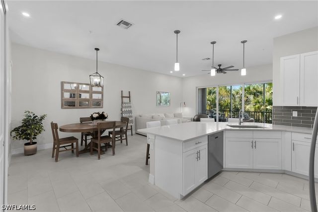 268 Indies DR E 202, Naples, FL 34114