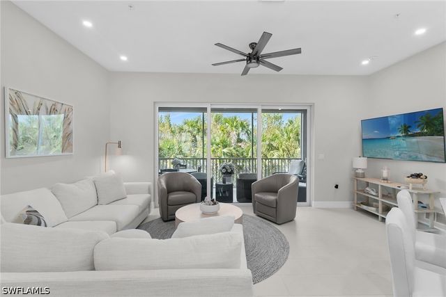 268 Indies DR E 202, Naples, FL 34114