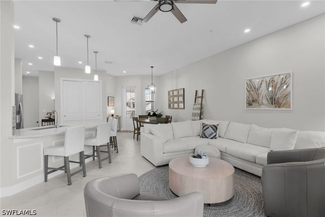 268 Indies DR E 202, Naples, FL 34114