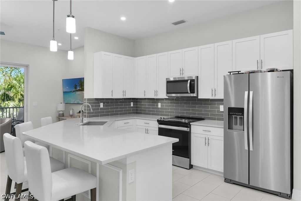 268 Indies DR E 202, Naples, FL 34114