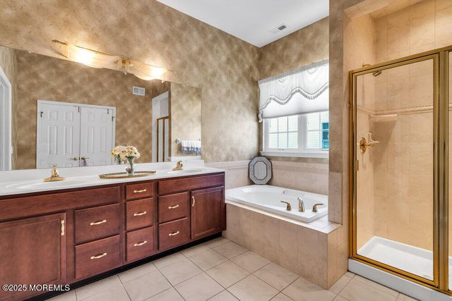 22 Bay Hill Road, Jackson, NJ 08527