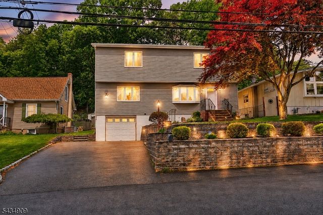 27 Seneca Ave, Rockaway Twp., NJ 07866