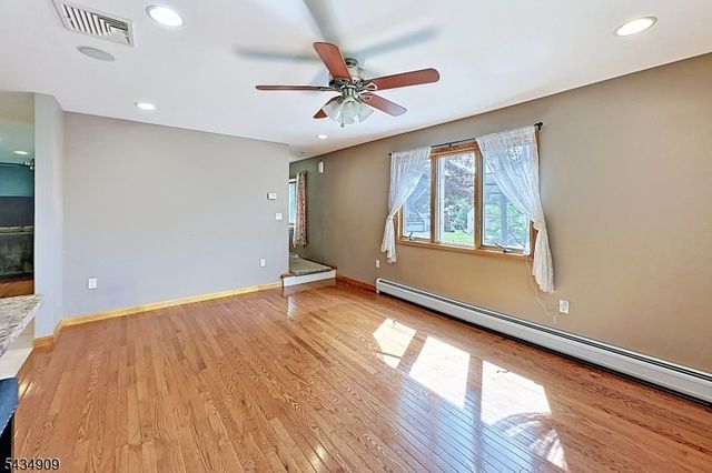 27 Seneca Ave, Rockaway Twp., NJ 07866