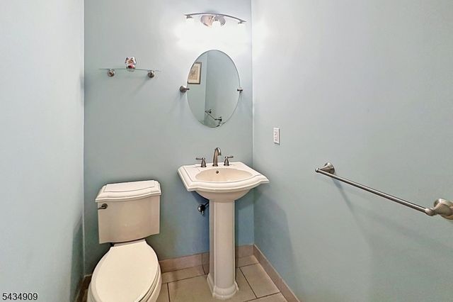 27 Seneca Ave, Rockaway Twp., NJ 07866