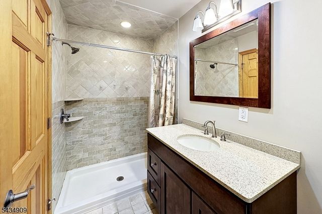 27 Seneca Ave, Rockaway Twp., NJ 07866
