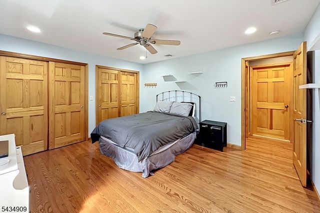 27 Seneca Ave, Rockaway Twp., NJ 07866