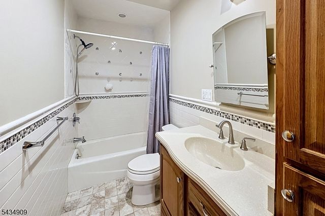 27 Seneca Ave, Rockaway Twp., NJ 07866