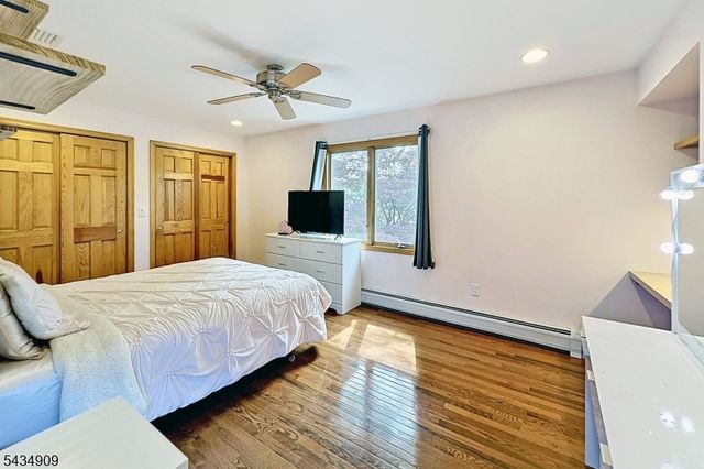 27 Seneca Ave, Rockaway Twp., NJ 07866