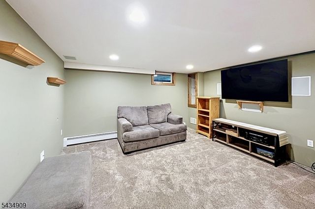 27 Seneca Ave, Rockaway Twp., NJ 07866