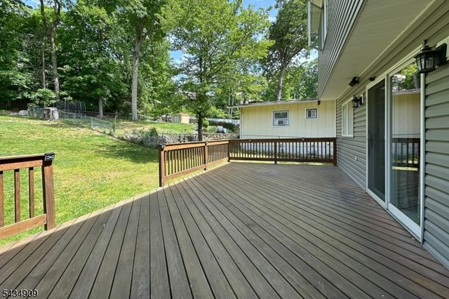 27 Seneca Ave, Rockaway Twp., NJ 07866