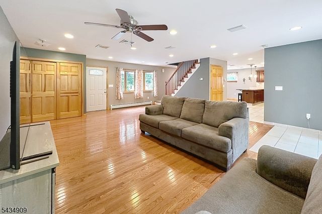 27 Seneca Ave, Rockaway Twp., NJ 07866