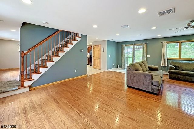 27 Seneca Ave, Rockaway Twp., NJ 07866