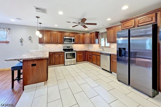 27 Seneca Ave, Rockaway Twp., NJ 07866