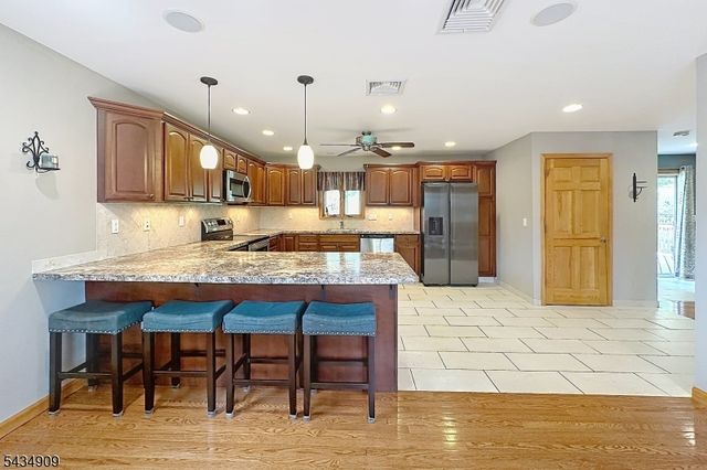 27 Seneca Ave, Rockaway Twp., NJ 07866