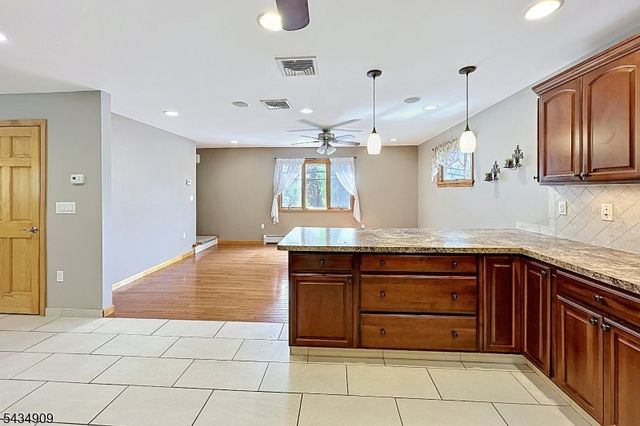27 Seneca Ave, Rockaway Twp., NJ 07866