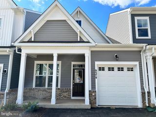 9318 CRESTVIEW RIDGE DR, Bristow, VA 20136