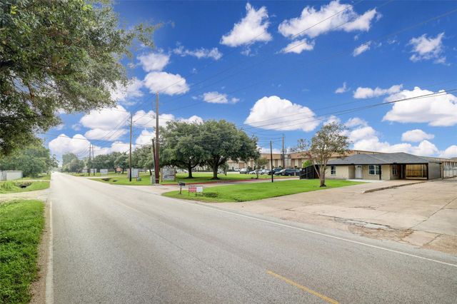 8817 Emmott Road, Houston, TX 77040