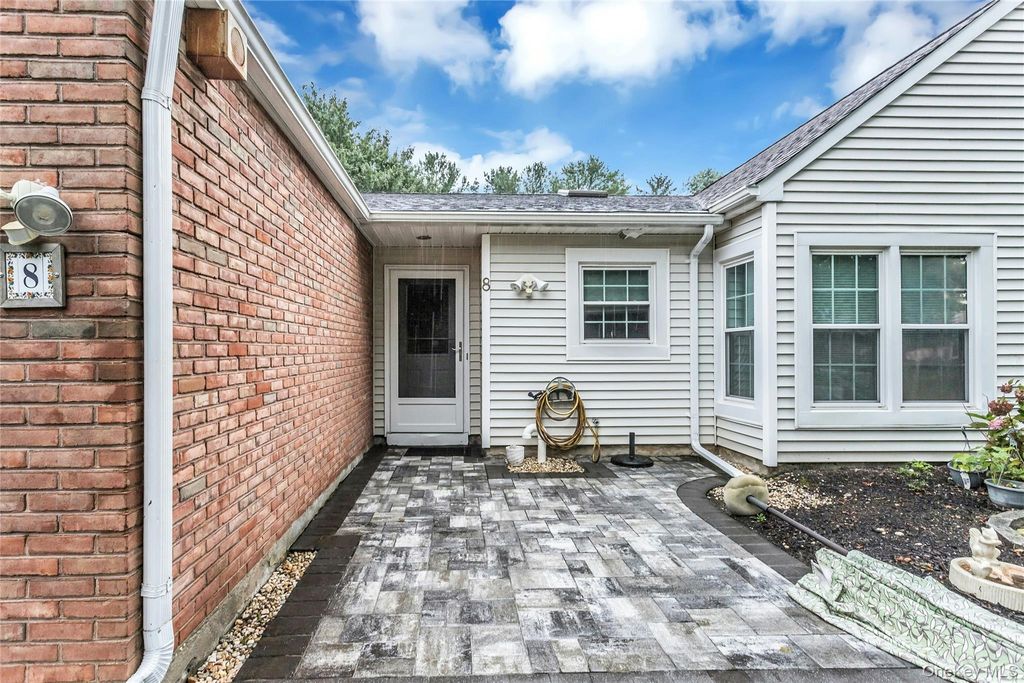 8 Chippendale Drive, Mount Sinai, NY 11766 — photo 4