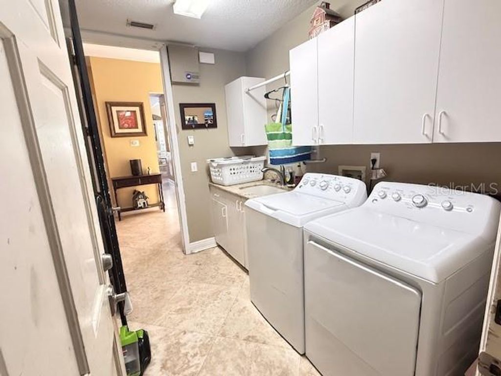 Image 18 of property listing at 7912 COURTLEIGH DRIVE, Orlando, FL 32835