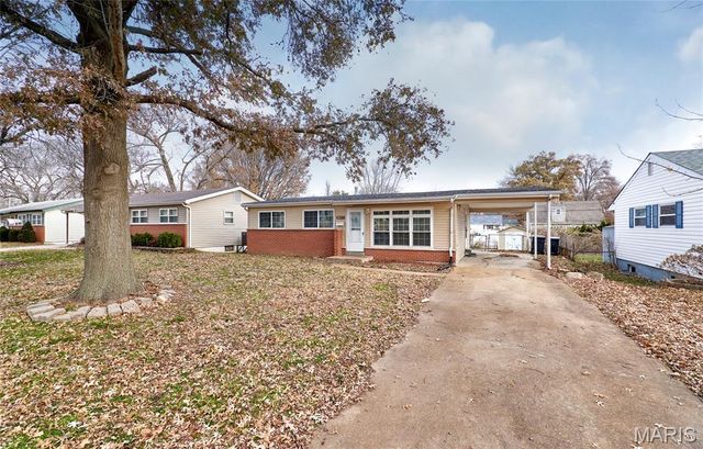 855 Daniel Boone Drive, Florissant, MO 63031