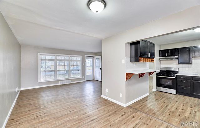 855 Daniel Boone Drive, Florissant, MO 63031