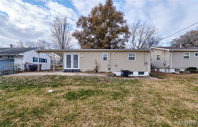 855 Daniel Boone Drive, Florissant, MO 63031